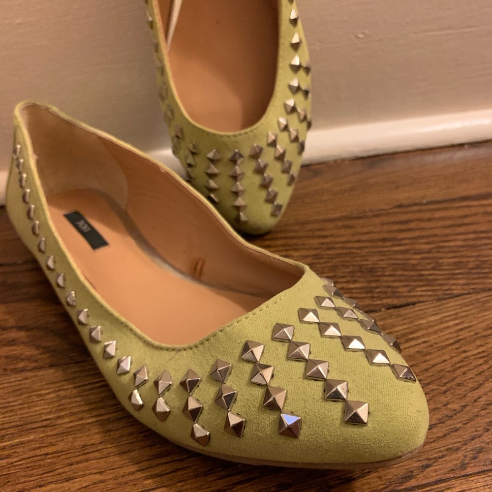Flat shoes